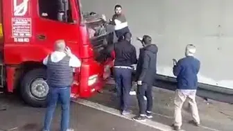 Korkunç kaza: Kendi kullandığı tırın altında can verdi