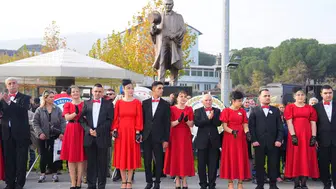 Özel bireylerden Dünya Engelliler Günü’nde anlamlı vals gösterisi