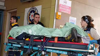 Kaza sonrası otomobilde bayılan sürücü donmak üzereyken bulundu