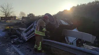 Feci kaza: Tır kontrolden çıktı