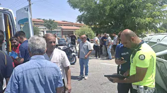 Motosiklet ile otomobil çarpıştı: 1’i ağır, 3 yaralı