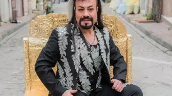 Tanımak neredeyse imkansız! Kobra Murat, peruğunu çıkarınca adeta bambaşka biri oldu