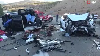 Hafif ticari araç ile otomobil kafa kafaya çarpıştı: 4 ölü, 2 yaralı