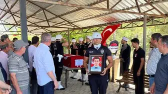 Kansere yenik düşen polis, gözyaşlarıyla uğurlandı