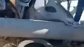 Araç önce bariyerlere sonra direğe çarptı