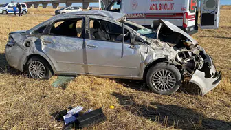 Kontrolden çıkan araç takla attı: 1 ölü, 4 yaralı