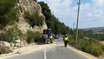 Yaşanan olay sonrası ilçe yolu trafiğe açıldı