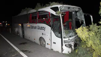 Yoldan çıkan yolcu otobüsü kaza yaptı
