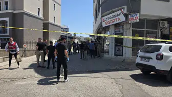 Adliyeden çıkarken silahlı saldırıya uğradılar
