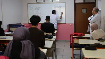 Uzmanlar uyarıyor: Akran zorbalığına dikkat edin!