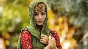 Hande Erçel Osmanlı sultanı imajıyla görenleri büyüledi