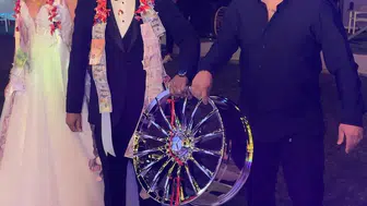 Gelin ve damada takılanı görenler şaşkına döndü