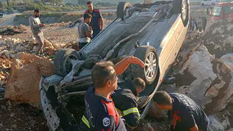 Kontrolden çıkan araç takla attı