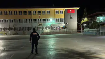 Manisa'da bekçiler okul çevresini denetliyor