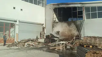 Mobilya imalathanesinde korkutan yangın