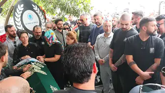 Sanatçı Güllü son yolculuğuna uğurlandı