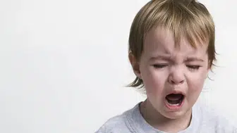 “Ağlama” demek her zaman çözüm değil: Çocuğun duygusuna eşlik etmek neden önemli?