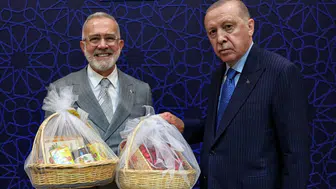 Cumhurbaşkanı Erdoğan’a mesir macunu takdim edildi