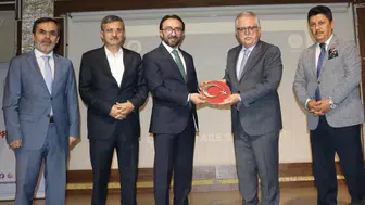 Manisa’da “Dijital Dünyada Çocuk ve Aile” konulu konferans düzenlendi