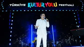 Manisalılar Ferhat Göçer'le coştu