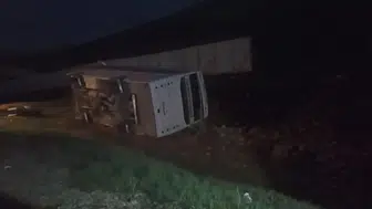 Taraftar midibüsü devrildi: 27 yaralı