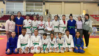 Manisalı judocular madalyaları topladı