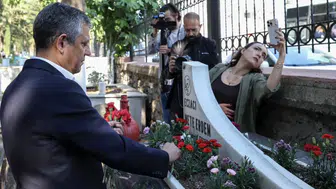 Özgür Özel’den mezarlık ziyareti