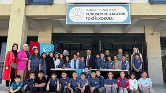 Manisa’da Köy Okullarına Kitap Desteği Sürüyor