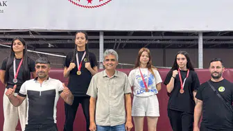 AKHİSAR’DA MUAYTHAİ ŞAMPİYONASI NEFES KESTİ