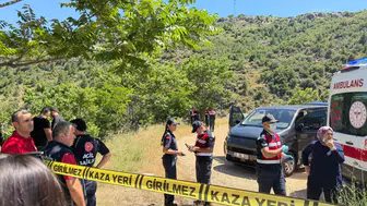 İki genç araçta ölü bulundu