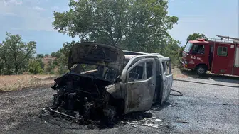 Seyir halindeyken çıkan yangın kamyoneti küle çevirdi