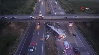 Halı yüklü tır otomobille çarpıştı: 6 yaralı