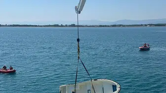 Aile faciasında tekne bulundu, 1 kişi aranıyor