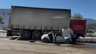 Freni patlayan kamyonun altına aldığı sürücü yaşam savaşını kaybetti