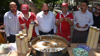 MESO Kırmızı Köprüde aşure hayrı gerçekleştirdi