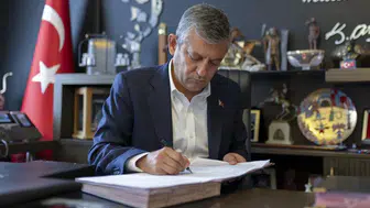 Özgür Özel'in kurduğu "Yeni Parti"nin logosu belli oldu
