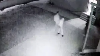Cami avlusunda uygunsuz davranış uyarısı saldırıyla bitti