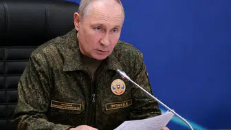NATO Zirvesi öncesi Putin neden askeri üniforma giydi?