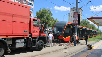 Tramvayın çarptığı genç kadın hayatını kaybetti