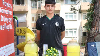 Limonata satarak kazandığı para dudak uçuklattı