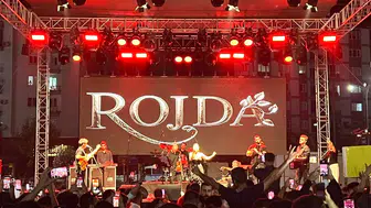 Rojda Şenses 20 yıl sonra Manisa'da sahne aldı