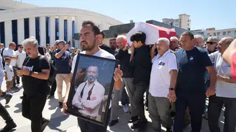 Ünlü oyuncu Serhat Kılıç, son yolculuğuna uğurlandı