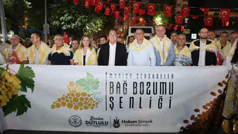 Manisa’da Bağ Bozumu Korteji renkli görüntülere sahne oldu