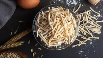 Evde Erişte Yapmanın Püf Noktaları! Hamura Su Yerine Ne Konmalı?