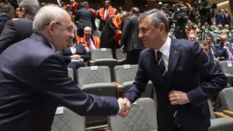 Özgür Özel ve Kemal Kılıçdaroğlu'ndan sürpriz tokalaşma
