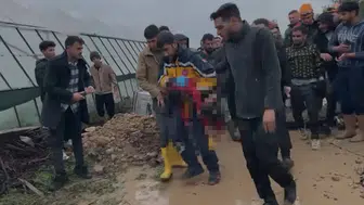 3 yaşındaki çocuk su kanalına düştü: Acı son