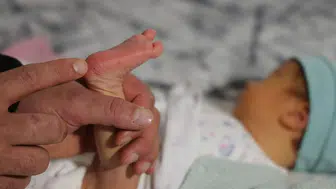 Topuk kanı çıkmazı: Bebeklerine kayyum atanması endişesiyle yaşıyorlar