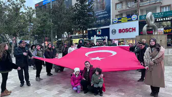 Manisa’da şehit aileleri ve gaziler Türk bayrağına saldırıyı kınamak için buluştu