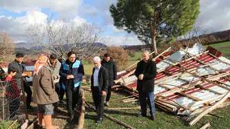 Fırtına Selendi'de yıkıma neden oldu