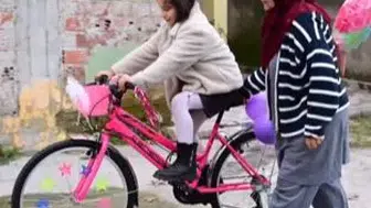 Ferdi Zeyrek söz verdi, Besim Dutlulu gerçekleştirdi: Elif’in bisiklet hayali gerçek oldu